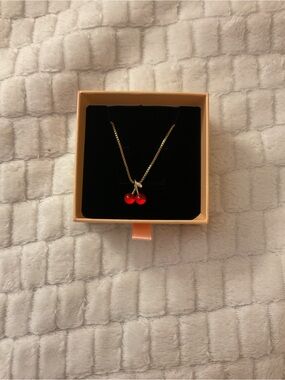 Solarié cherry luxe pendant 🍒 ✨